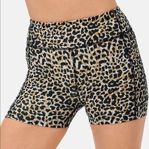 NWT Outdoor Voices 3.5” zoom short